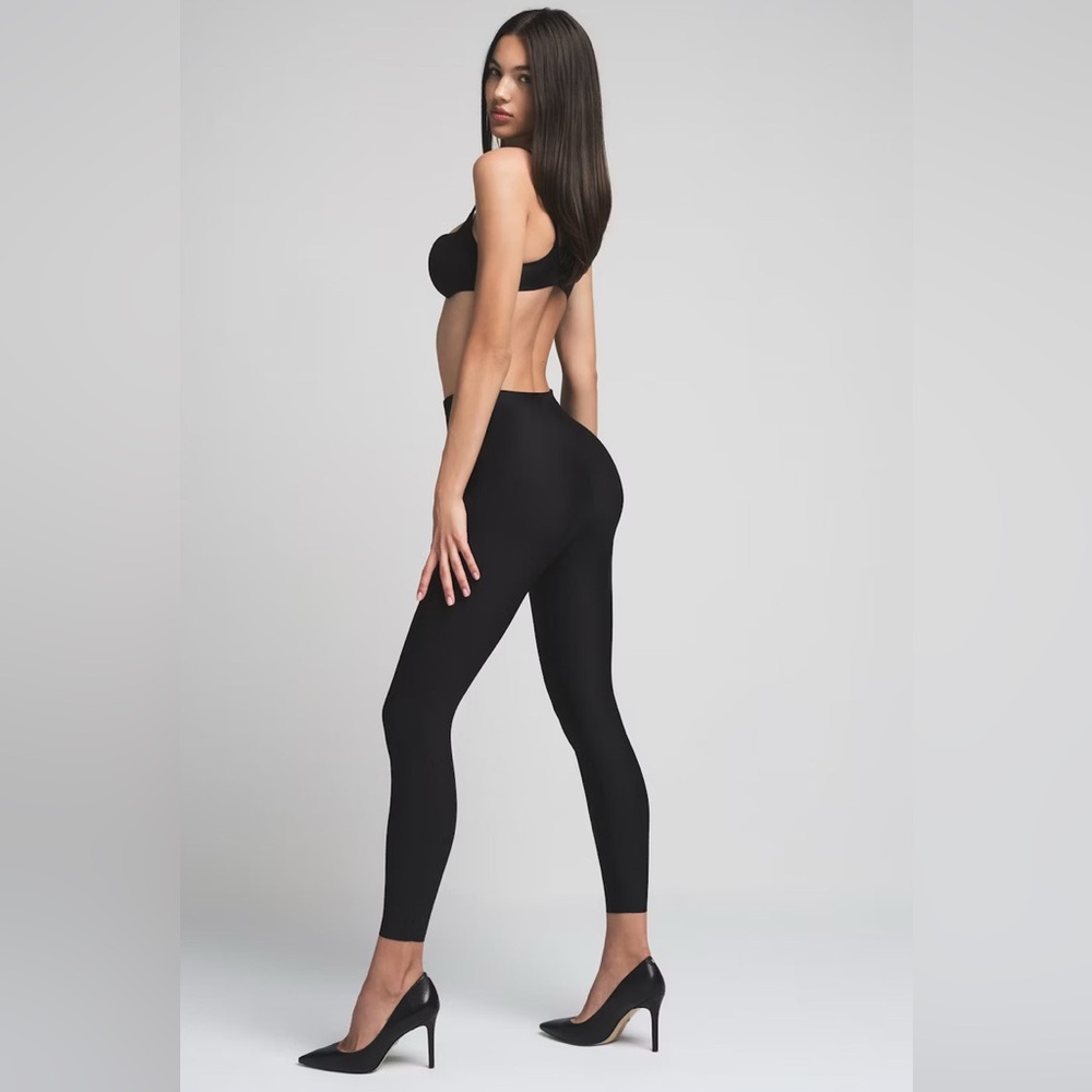 SKIMS BUTT ENHANCING PADDED LEGGINGS - SIZE SMALL——SOLD OUT—-BNWT